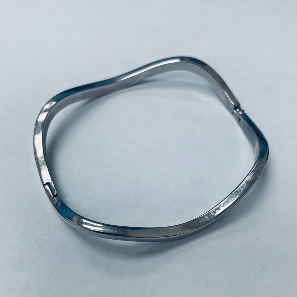 Silver Plated Wave Bracelet Bangle